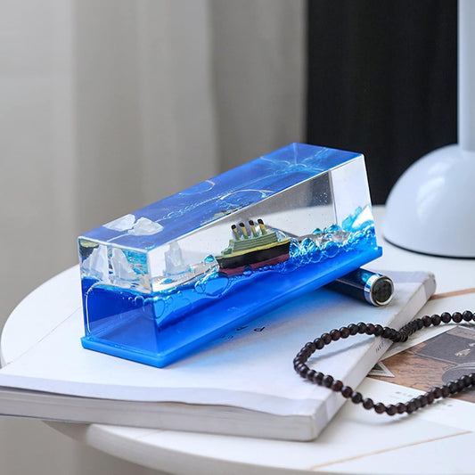 UK-0048 Cruise Ship Decoration,Titanic,Cruise Ship That No Longer Sinks, for Car Dashboard Decorative