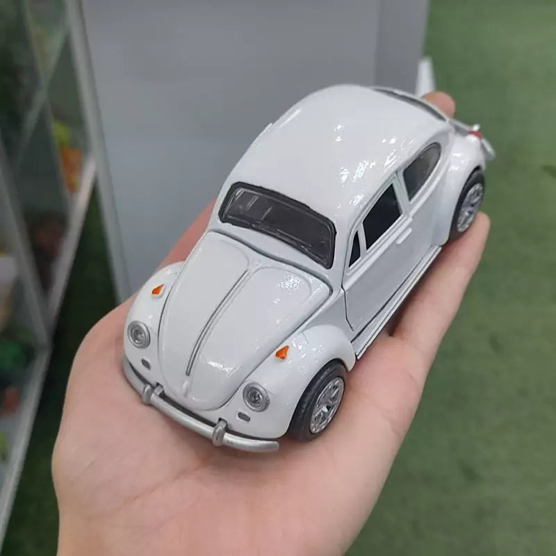 UK-0943 1:32 Scale 1967 Classic Beetle Die-Cast Car Model - Inertia-Powered Metal Toy Vehicle with Opening Doors - Vintage Collectible for Kids