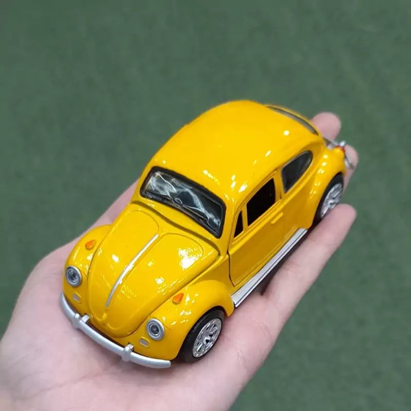 UK-0943 1:32 Scale 1967 Classic Beetle Die-Cast Car Model - Inertia-Powered Metal Toy Vehicle with Opening Doors - Vintage Collectible for Kids