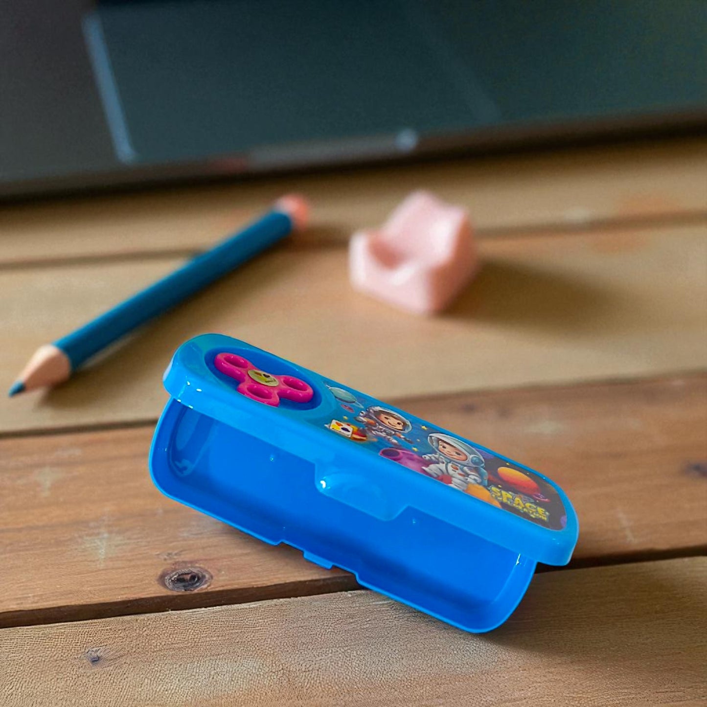 UK-0935 Spinner Pencil Box
